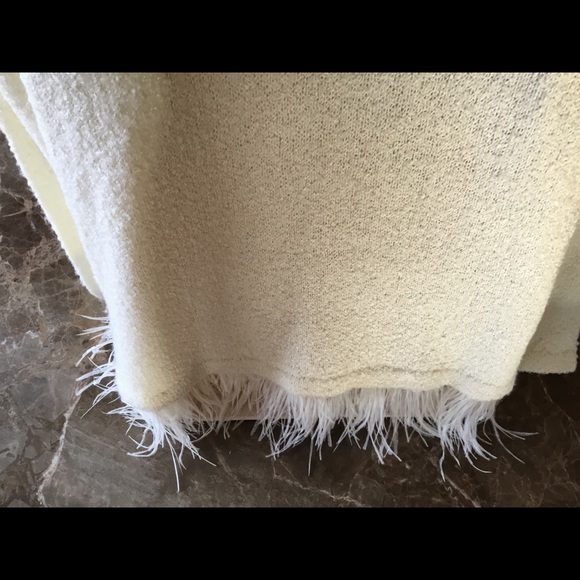 NWOT FEATHER SWEATER - Picture 4 of 5